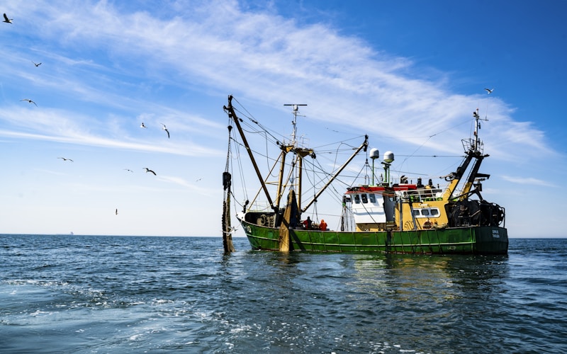 Barco de pesca da Lactifoz no oceano